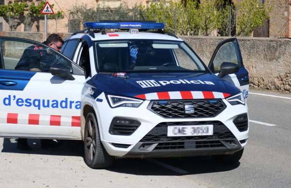 europapress-5862406-coche-mossos-desquadra-lleva-detenido-abril-2024-albons-girona-catalunya_2af1