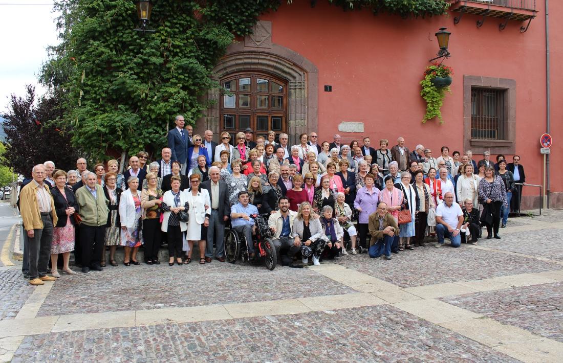 Foto de grup de la festa de la tercera edat que organitza l’Ajuntament de la Seu d’Urgell. 