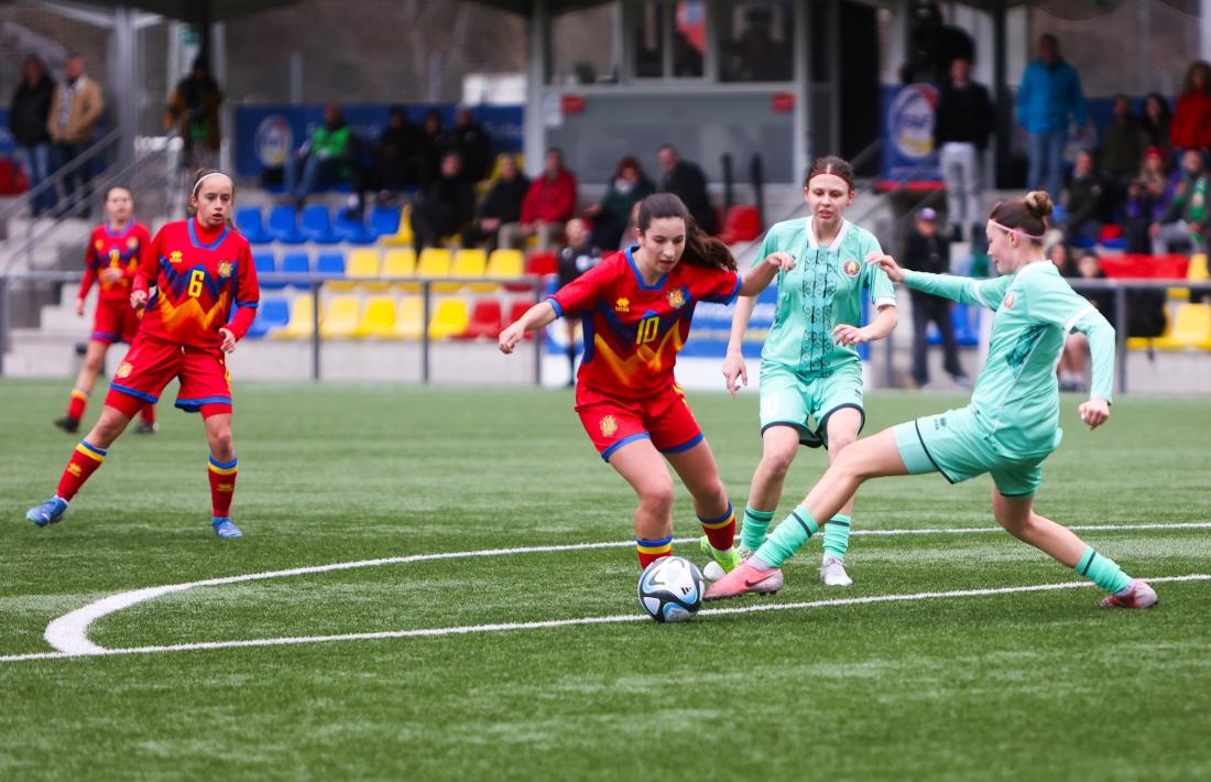 La sub-17 va estrenar el Preeuropeu femení amb empat.