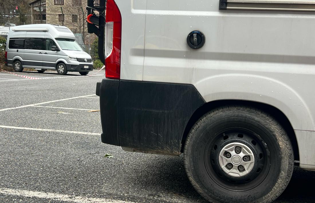 Un aparcament amb vehicles estacionats d’aquesta categoria.