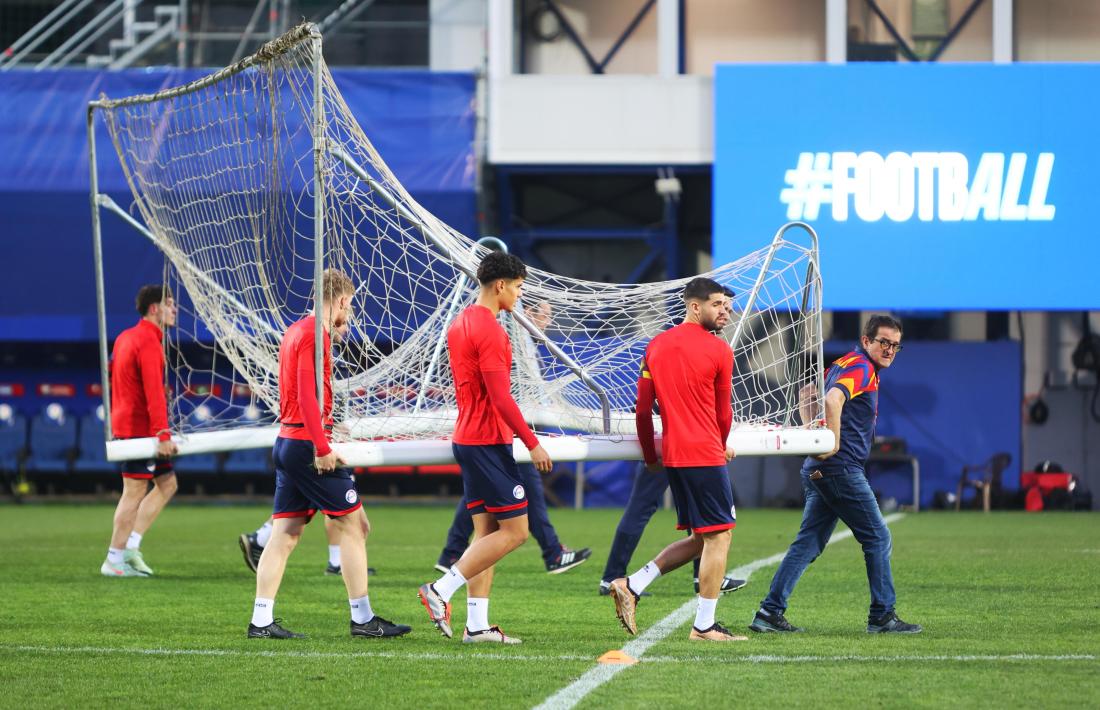 La selecció es va entrenar ahir a l’Estadi Nacional.