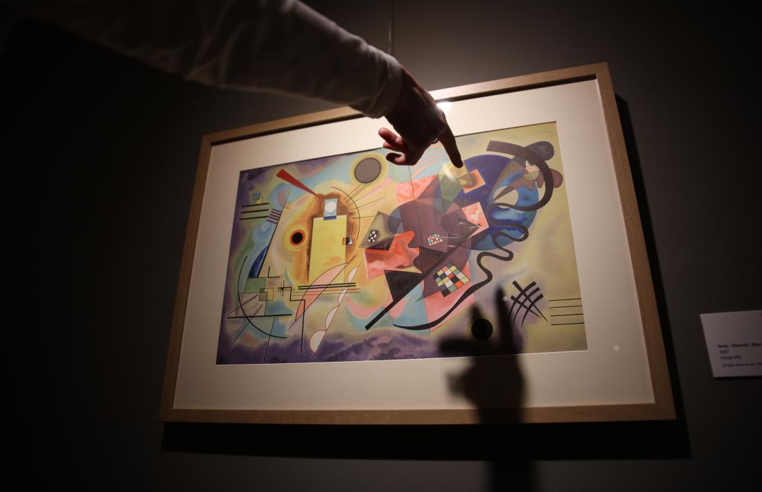 ‘Groc, vermell, blau’, una de les obres icòniques de Kandinsky: el CAEE n’exposa una litografia.